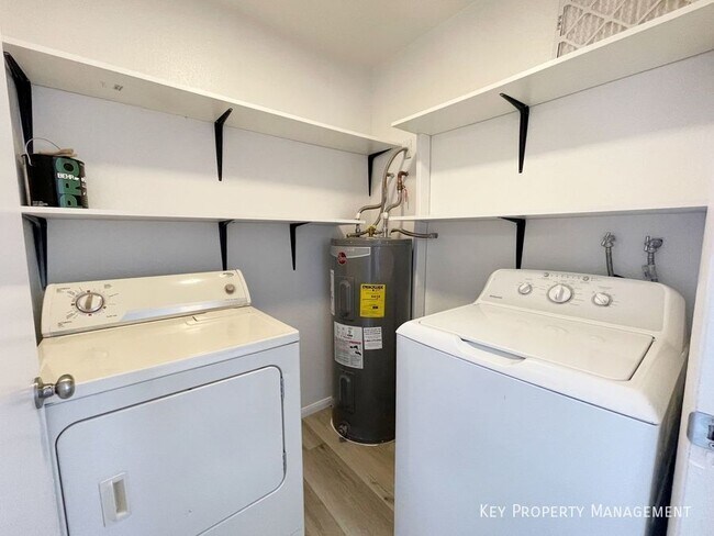 Building Photo - 2705 Jennydiane Dr