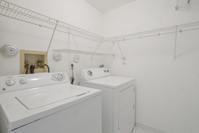 Building Photo - 401 SW 158th Terrace