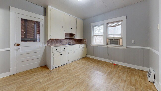 Building Photo - 3865 W 16th St