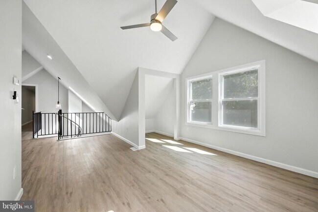 Building Photo - 439 S 8th Ave