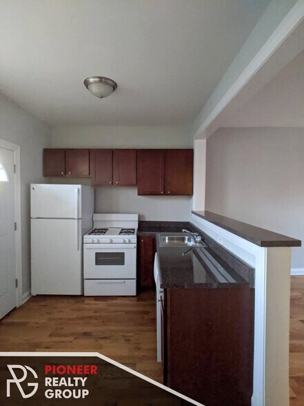 Building Photo - 4409 N Wolcott Ave