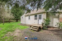 Building Photo - MOVE IN READY NOW! 1 bed 1 bath - Remodele...