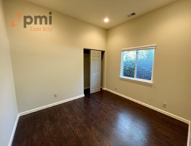 Building Photo - 891 Merle Ave