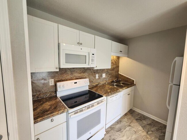 Building Photo - 205 Double Eagle Dr