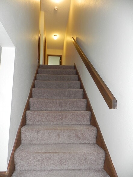 Building Photo - 6008 Red Oak Dr