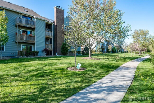 Building Photo - 405 Ravens Crest Dr