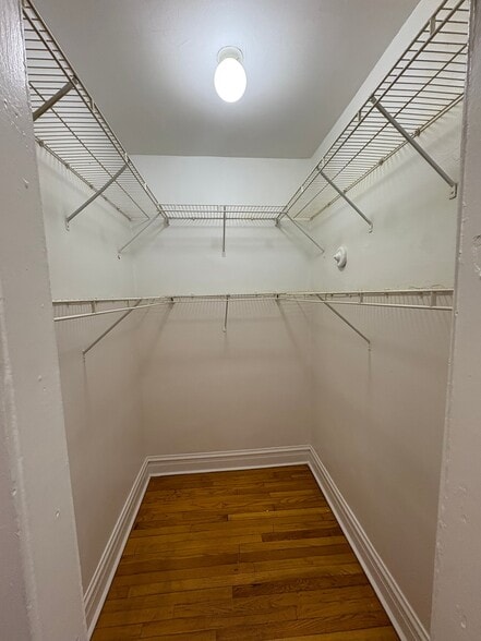 Building Photo - 824 S Austin Blvd