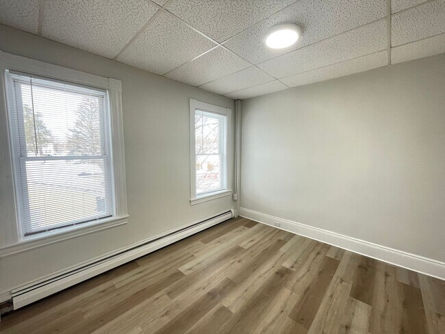 Building Photo - 16 Avon St