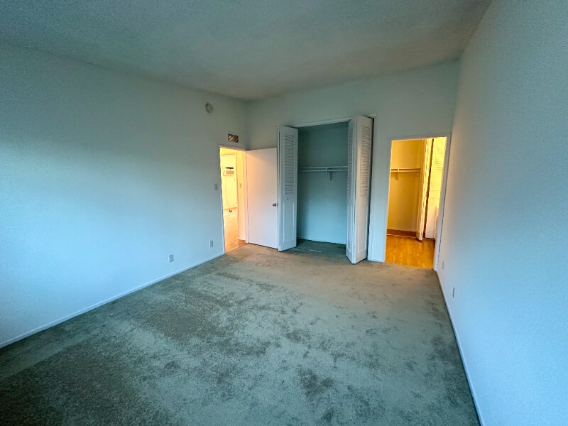Building Photo - 10676 Missouri Ave