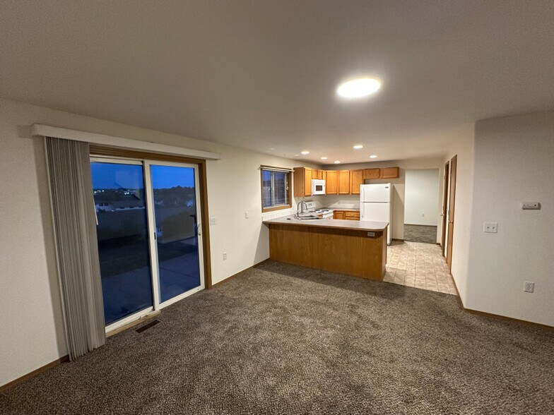 Building Photo - 1021 W Windrose Dr