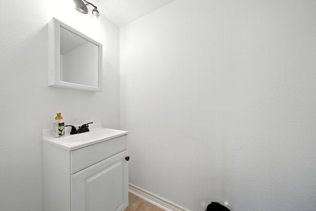 Building Photo - 3919 Fairmont Pkwy