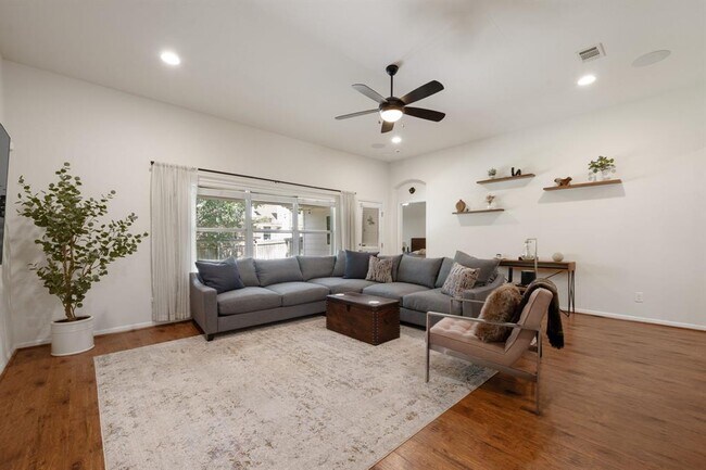 Building Photo - 2405 Tumbling River Dr