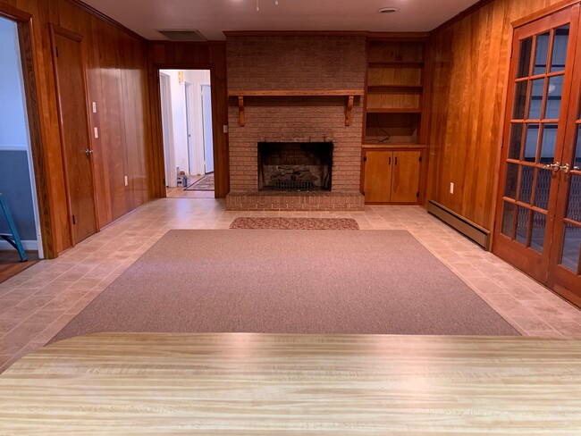 Family Room with gas fireplace - 2818 Leconte Rd