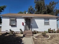 Building Photo - Ventura - Small 1 bedroom house w/ yard $2300