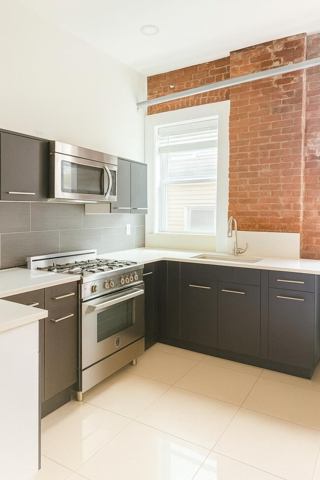 Building Photo - 155 Midland Ave