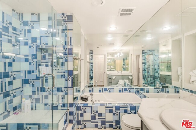 Building Photo - 14050 Magnolia Blvd