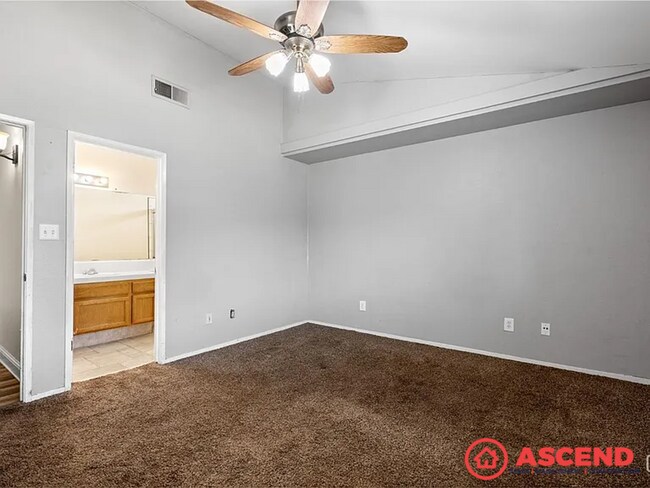 Building Photo - Lovely Home In Southwest Bakersfield!