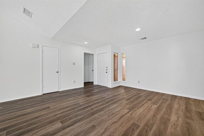 Building Photo - 4422 Wee Lassie Ln