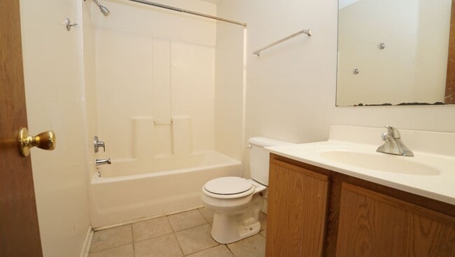 Building Photo - 980 W Pueblo Dr