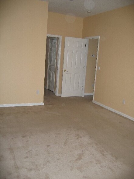 Building Photo - 2725 Old Redpine Way