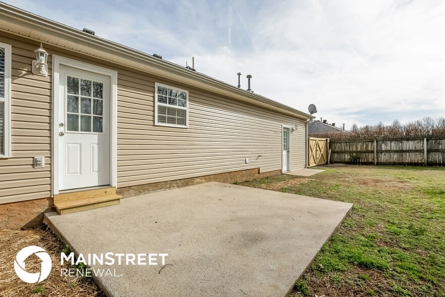 Building Photo - 330 Needham Blvd