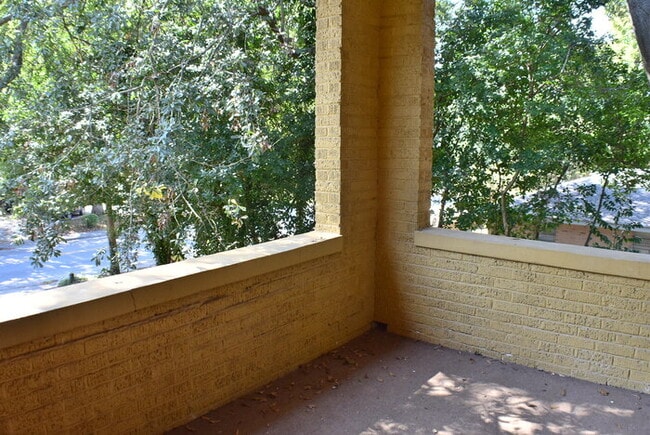 Building Photo - 2417 Blossom St