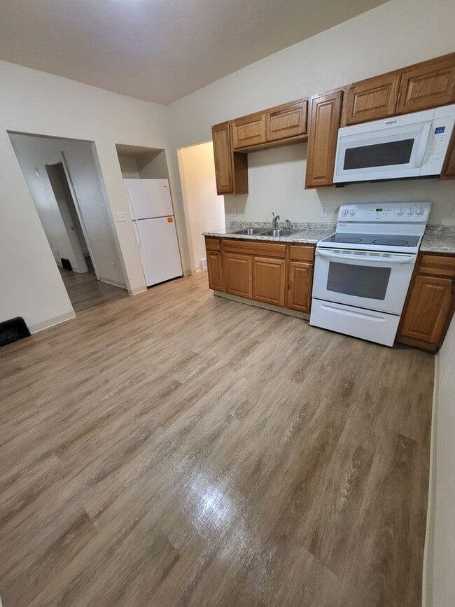 Primary Photo - 225 N Ashland Ave