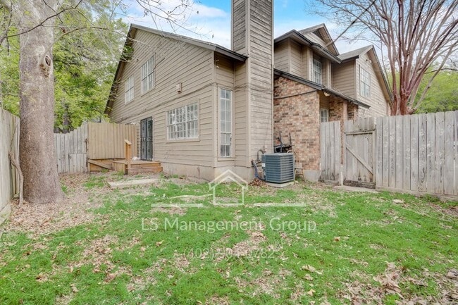 Building Photo - 7517 Oak Chase