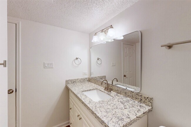 Building Photo - 14147 Misty Meadow Ln