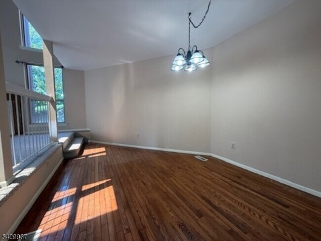 Building Photo - 3844 Bloomingdale Dr
