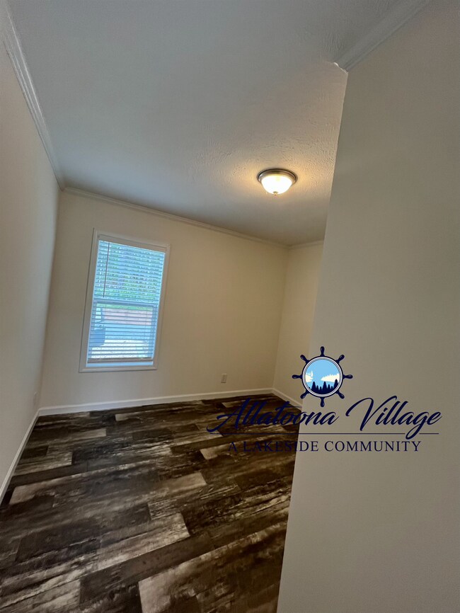 Building Photo - MOVE IN SPECIAL 3BR/2Bth offering Private Lake Access, Open Floor Plan, Pet Friendly