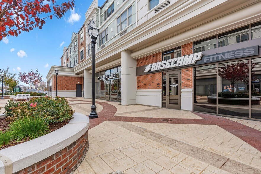 Building Photo - 905 River Rd