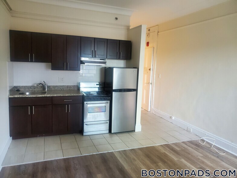 Building Photo - 62 Boylston St