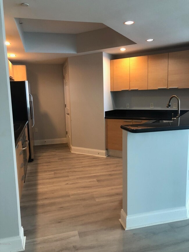 Building Photo - 231 Riverside Dr