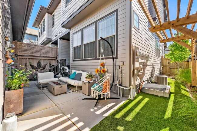 Building Photo - 9325 E 58th Dr