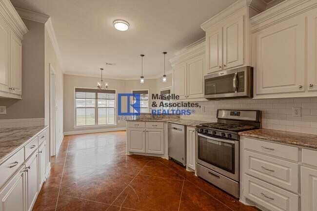 Building Photo - 3 Bed/2 Bath Home in Providence