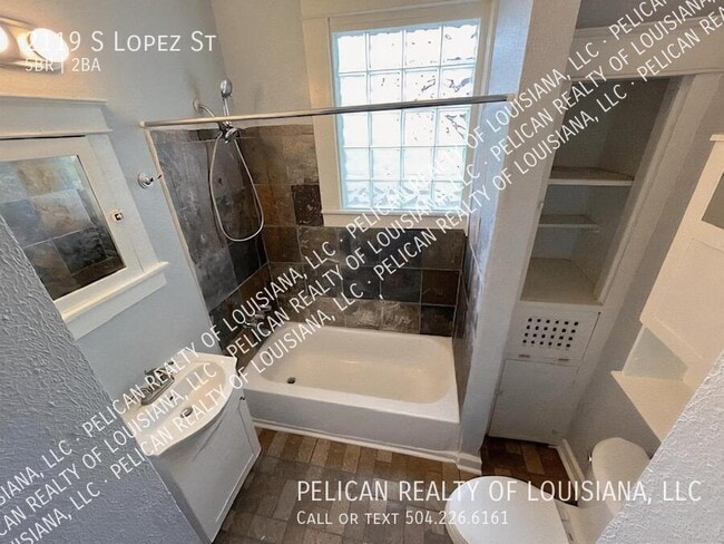 Building Photo - 2119 S Lopez St