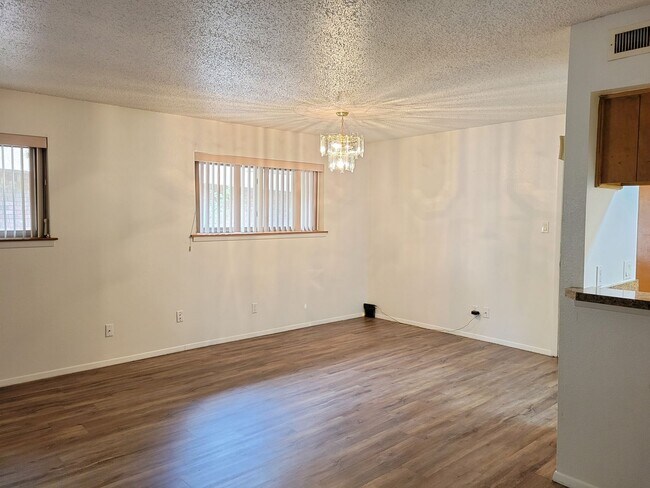 Building Photo - COLONIAL PARK CONDO