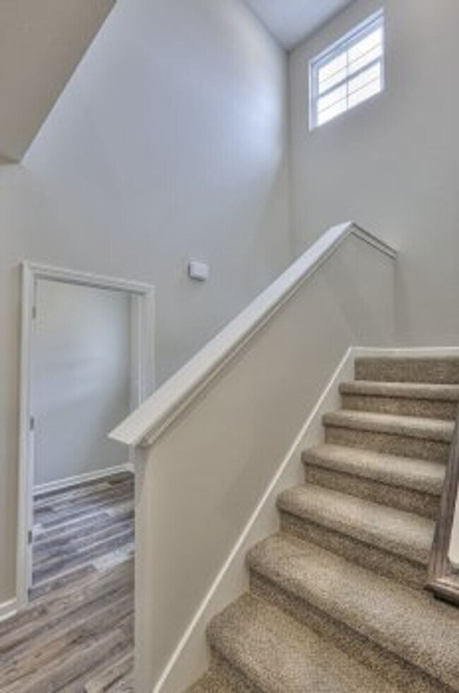 Building Photo - Beautiful NEW 3 Bed 2.5 Bath Townhome in M...