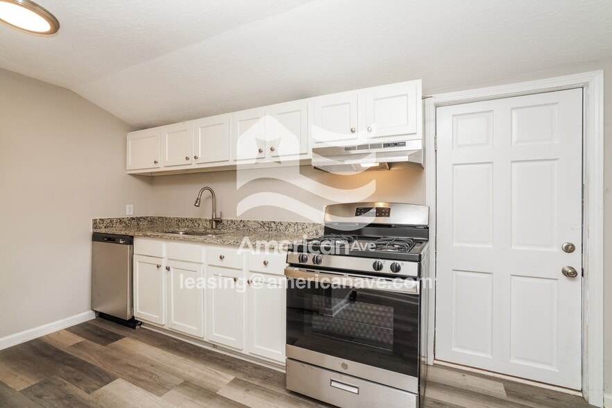 Building Photo - 630 W 8th St