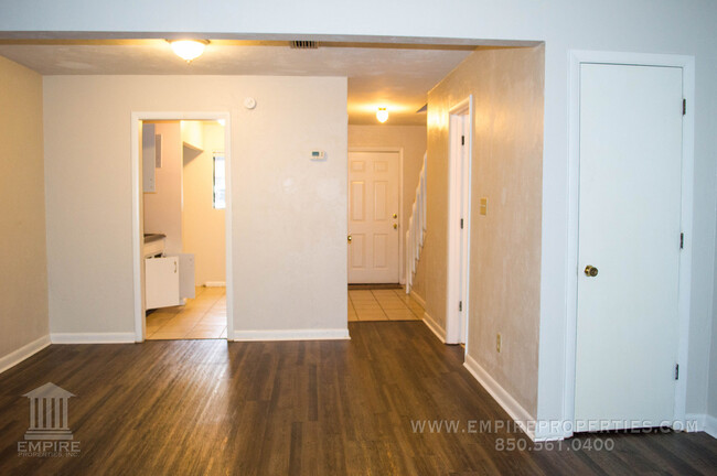 Building Photo - Townhome off Meridian Road With Fireplace!