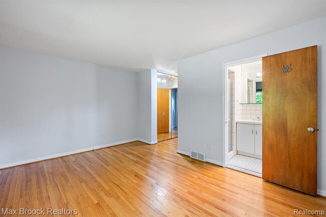 Building Photo - 966 Woodlea St