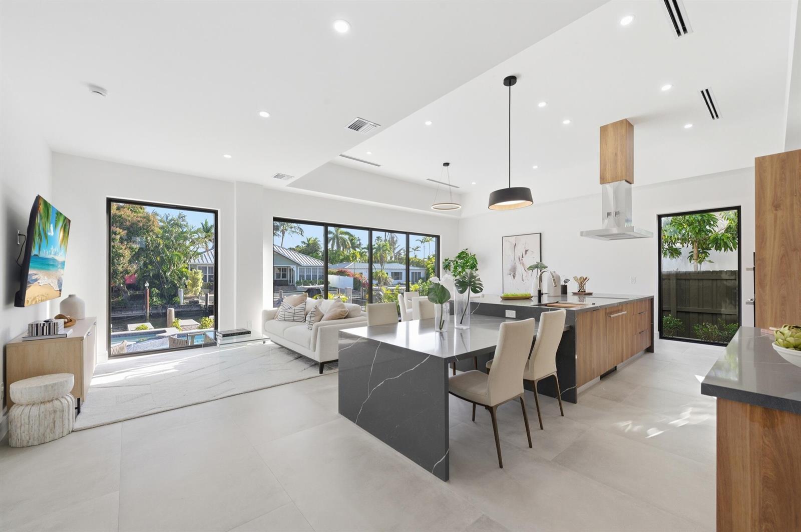 Building Photo - 1308 Avocado Is