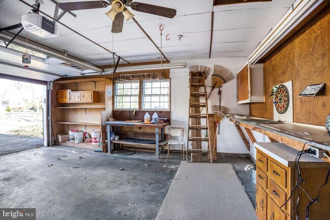 Building Photo - 9232 Forest Haven Dr