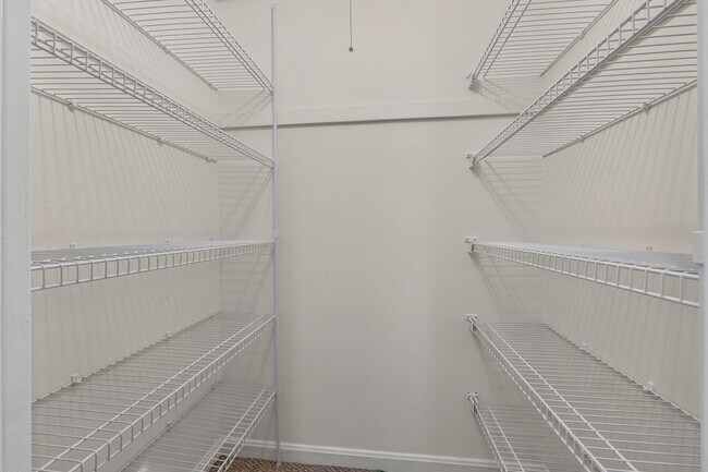 Building Photo - 5619 Ridge View Dr