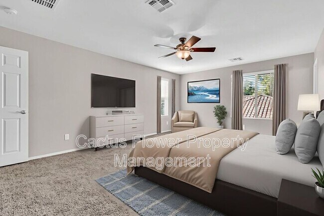 Building Photo - 2544 E Vermont Dr