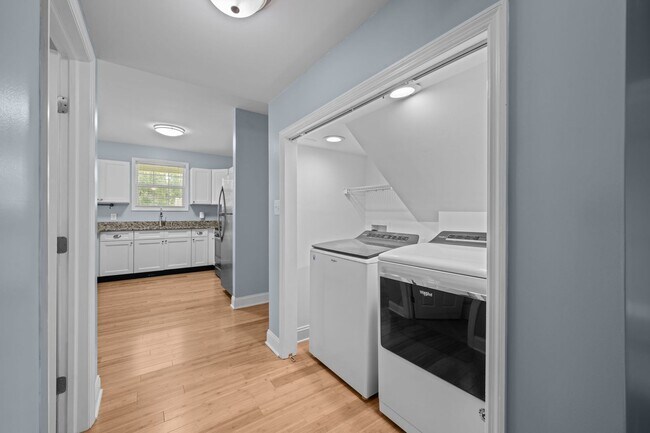 Building Photo - 4BD/3BA plus Bonus Room on Sought After Ma...