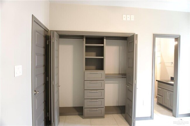 Building Photo - 16 Teague Ave