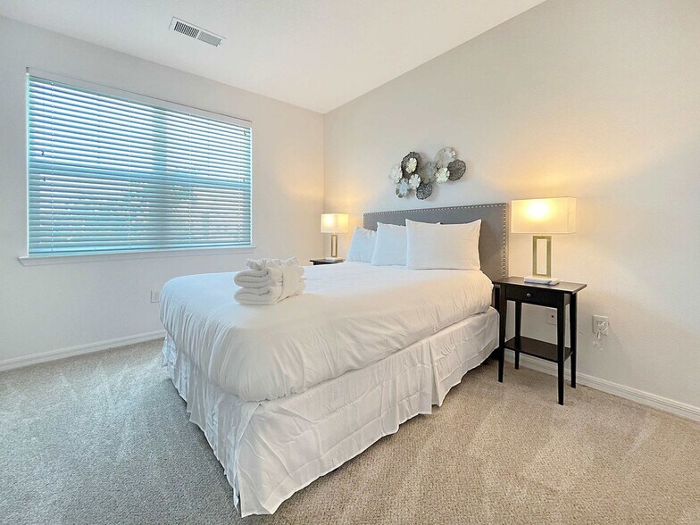 Building Photo - 1222 4th Ave E