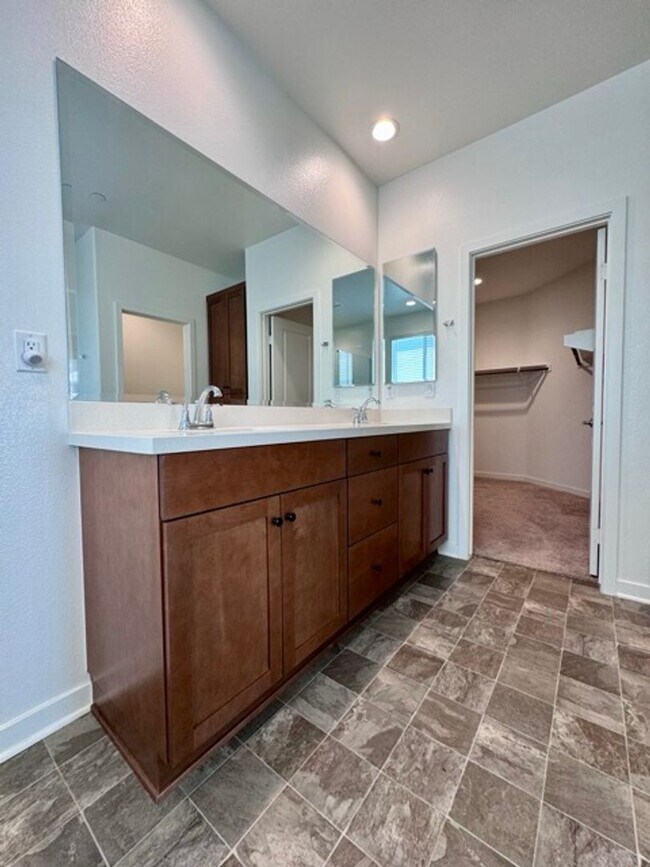 Building Photo - COMING SOON! Beautiful 4 bedroom Single St...